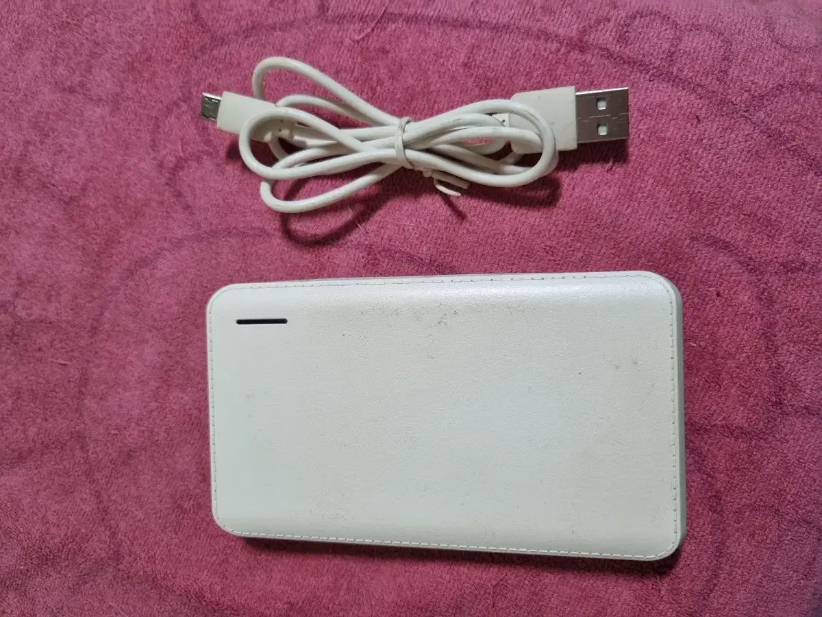 보조배터리 8000mAh 입니다